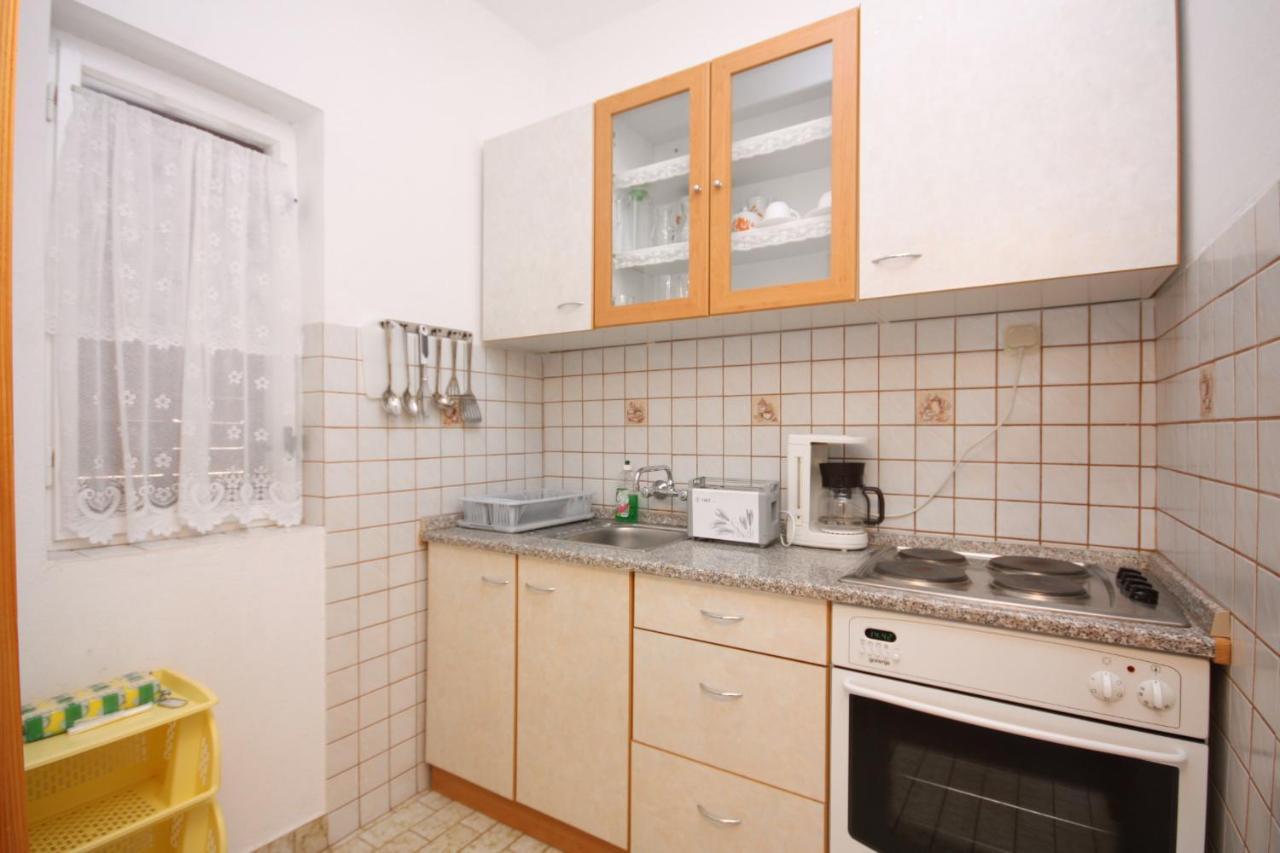 Apartments With A Parking Space Kampor, Rab - 4984 Экстерьер фото
