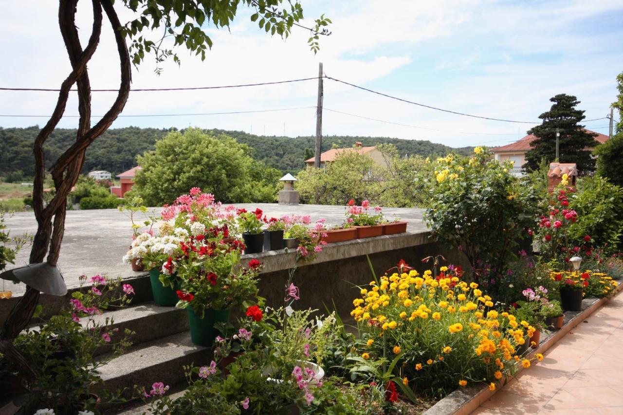 Apartments With A Parking Space Kampor, Rab - 4984 Экстерьер фото